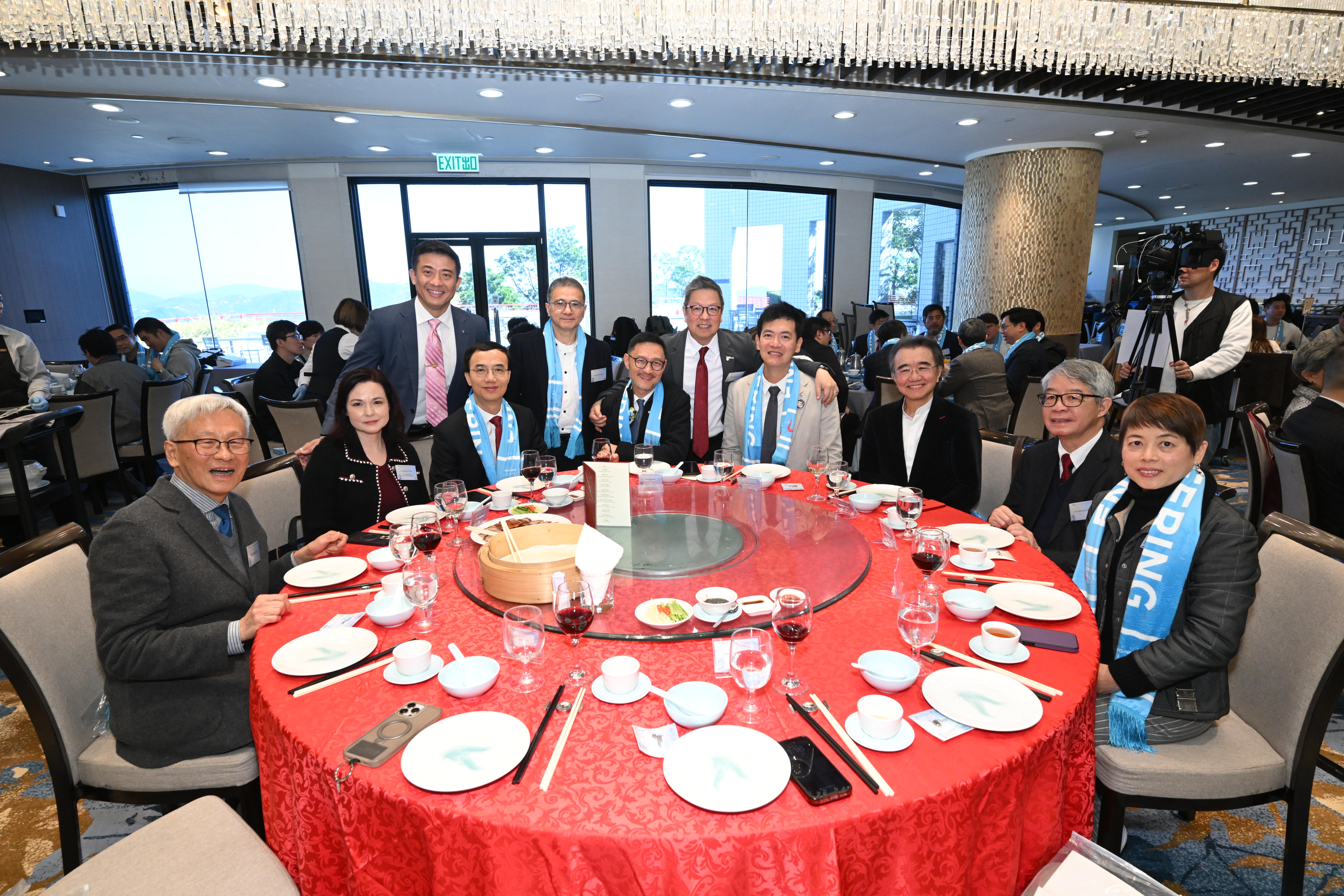 The School of Engineering organized an alumni reunion luncheon on its alumni homecoming day.