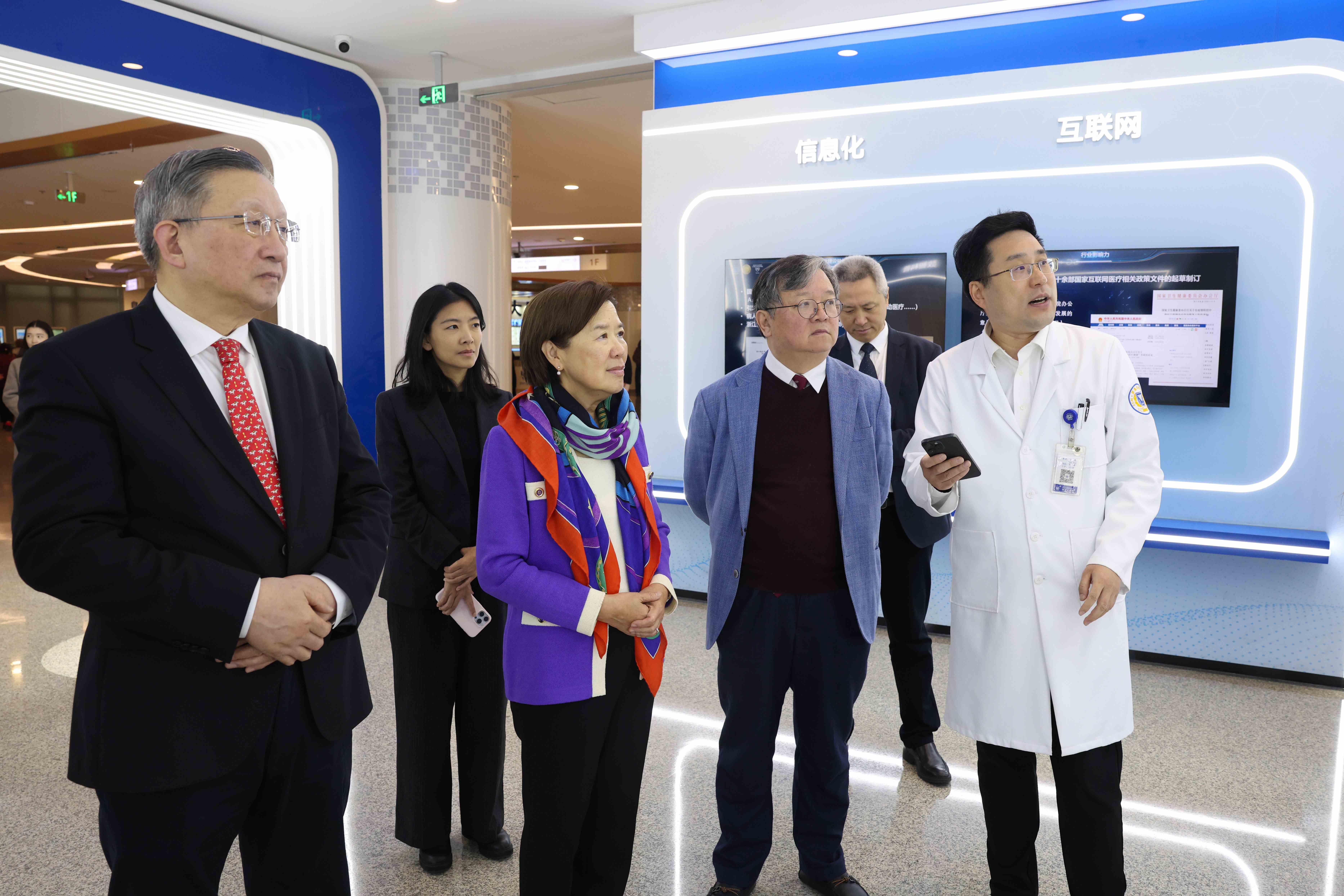 HKUST delegation visited the Sir Run Run Shaw Hospital of Zhejiang University School of Medicine.