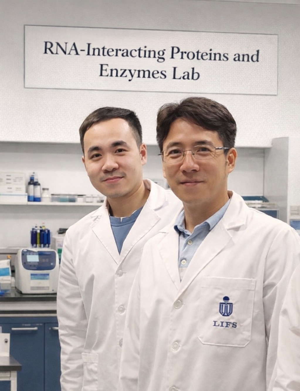 The research is led by Prof. Tuan Anh NGUYEN (right), Associate Professor in the Division of Life Science at HKUST and jointly conducted by his PhD students Minh Khoa Ngo (left) and Cong Truc Le. 