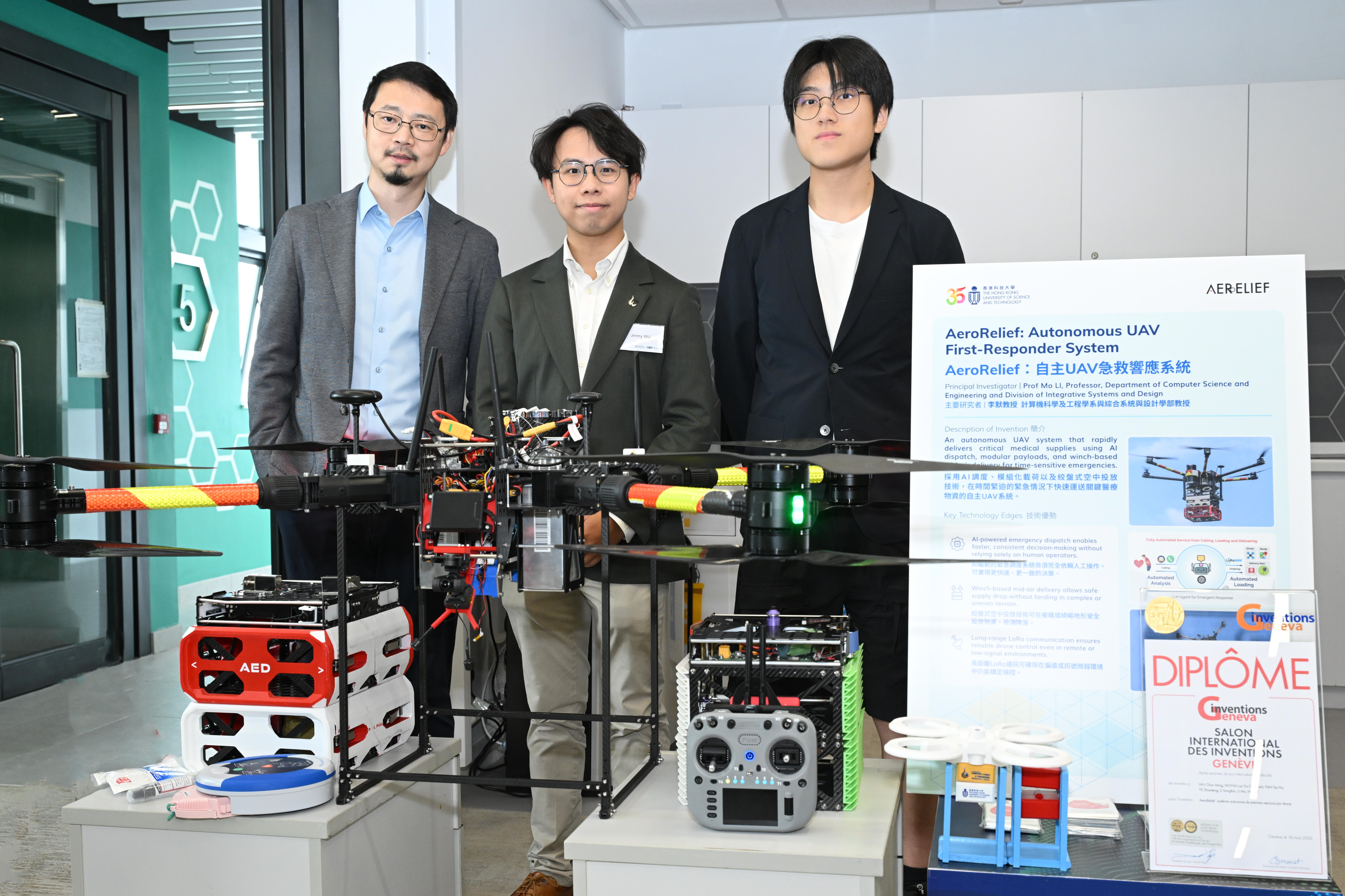 A team led by Prof. LI Mo (left), Professor of the Department of Computer Science and Engineering (CSE), and Division of Integrative Systems and Design, has developed the “AeroRelief,” an autonomous UAV first-responder system. The photo features his team members, including Mr. Jimmy WU (center), Postgraduate Student of CSE.
