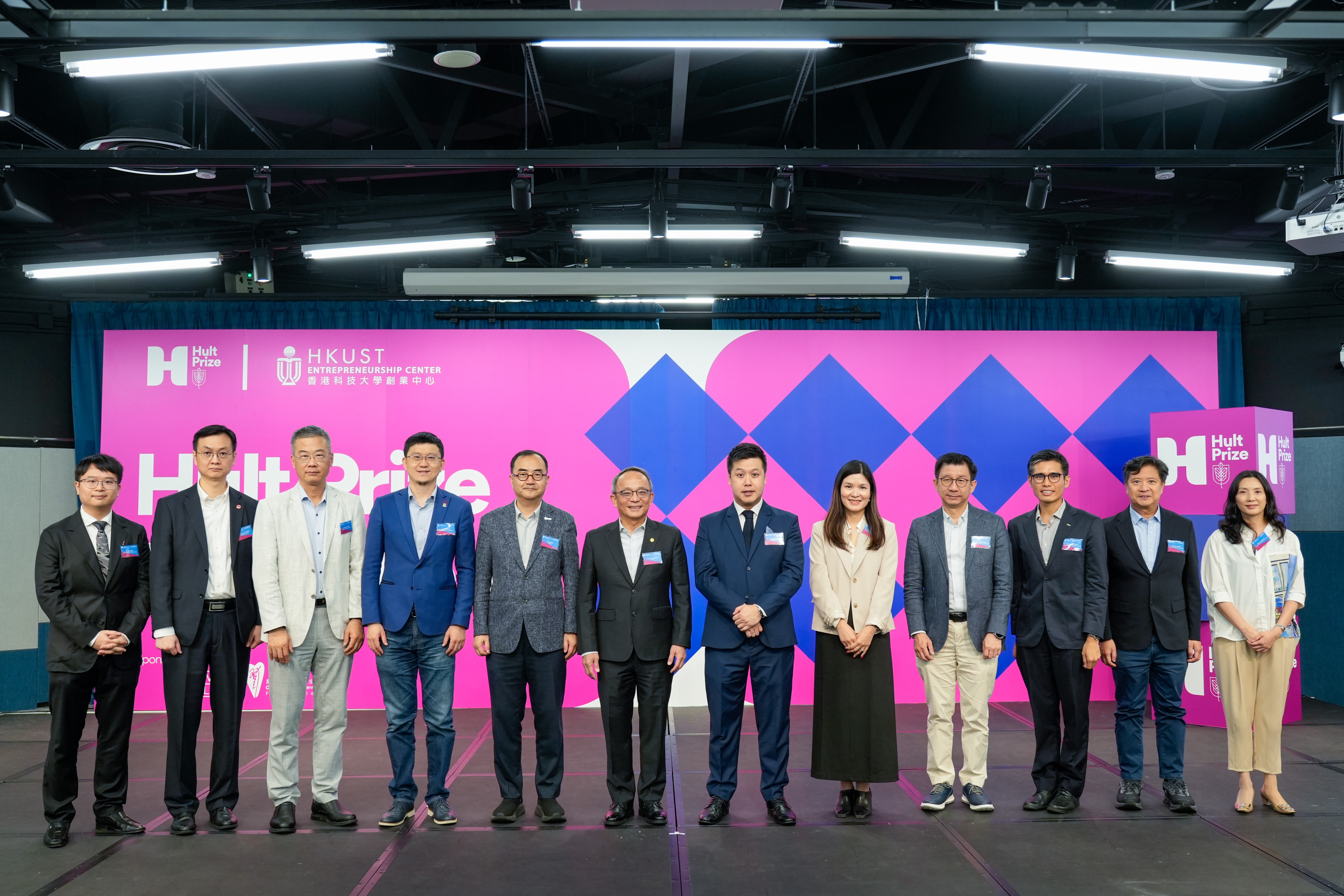 首届「霍特奖」（Hult Prize）2026香港区赛圆满举行，主礼嘉宾与本港多间大学院校代表聚首一堂，鼓励本地年轻创业者迈向国际舞台。 