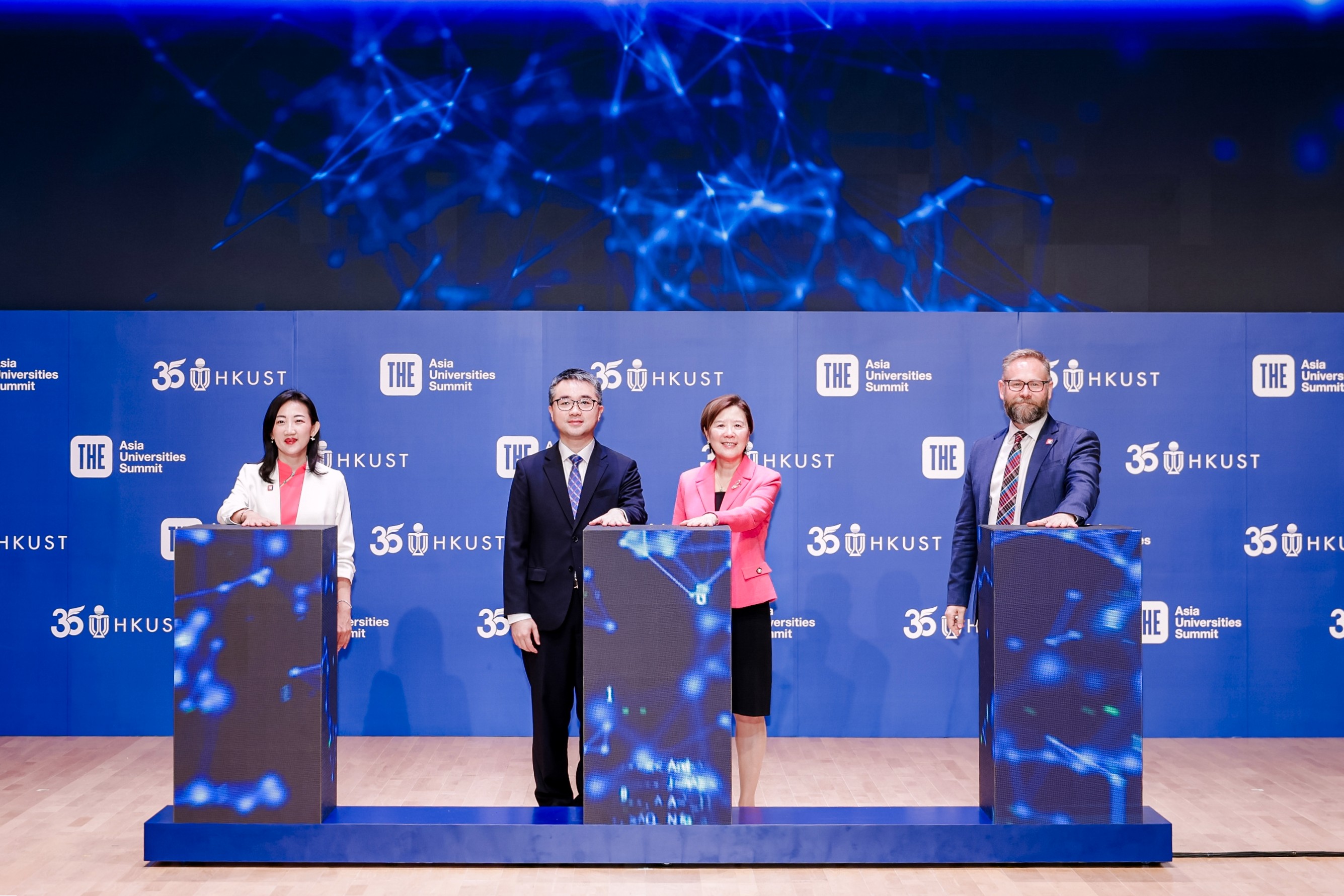 The opening ceremony is officiated by Dr. SZE Chun-Fai, Jeff, Acting Secretary for Education of the HKSAR Government (second left); Prof. Nancy IP, President of HKUST (second right); Phil BATY, Chief Global Affairs Officer (first right), and Mei Mei LIM, President, Asia Pacific (first left), from THE.