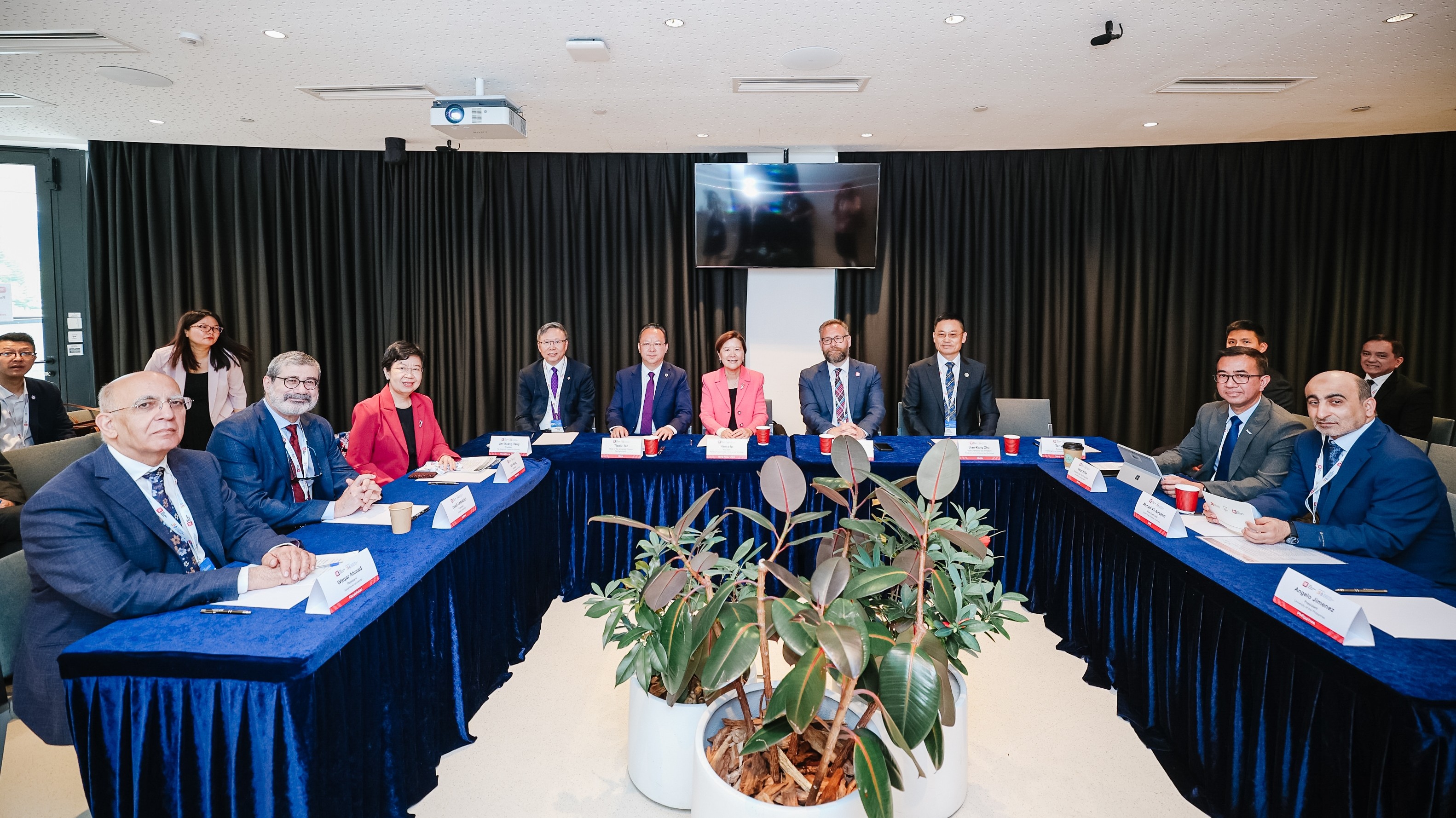 Prof. Nancy Ip participates in two leadership meetings with over 15 university presidents and senior leaders from institutions across Asia, engaging in candid, strategy focused exchanges on shared regional challenges. This session examines how Asia's emerging innovation corridors—from the Greater Bay Area to other fast￼growing technology belts—can redefine global technology leadership.