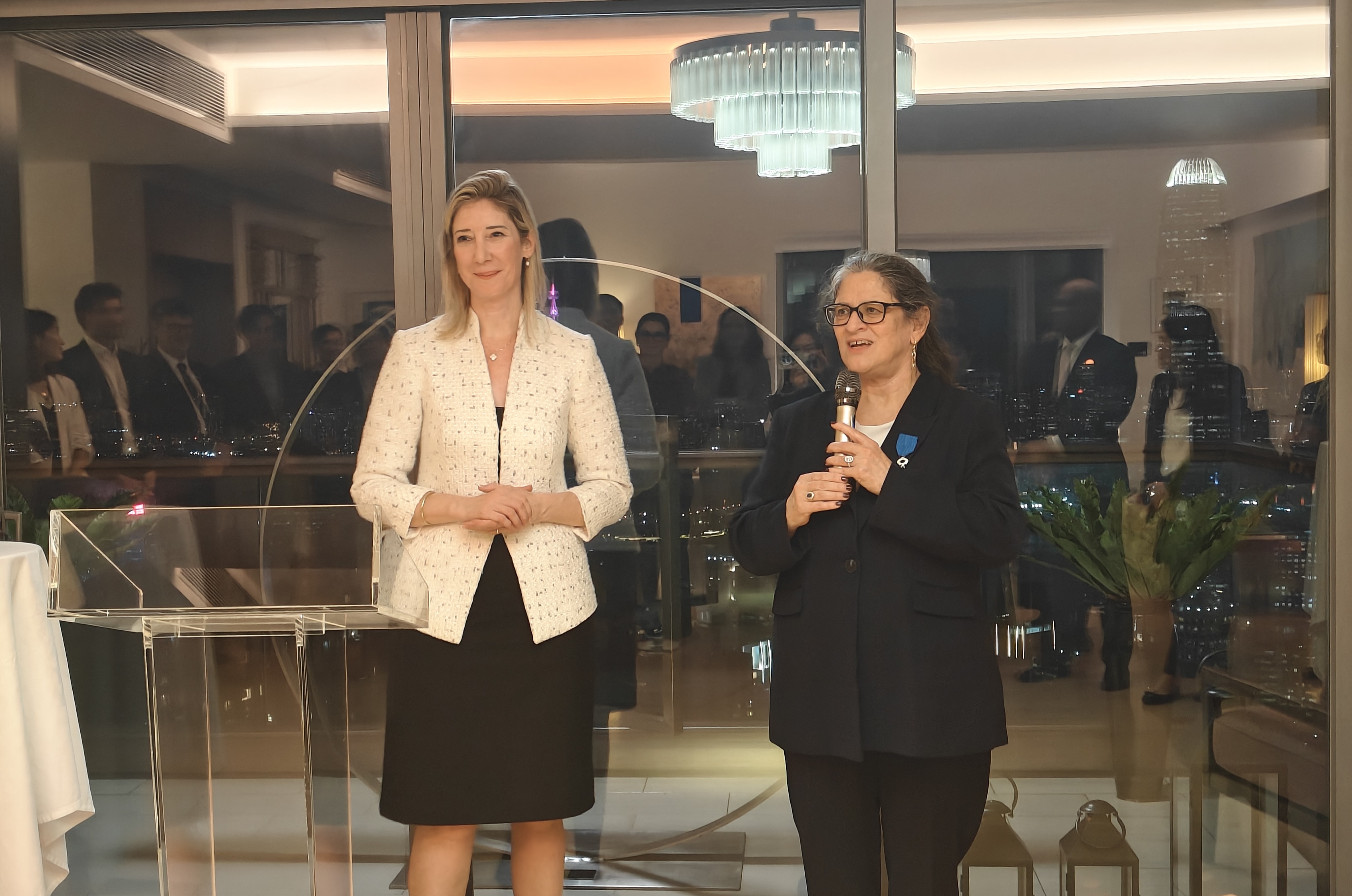 Prof. Lafon-Vinais (right) expresses her gratitude for HKUST and her team at the Ceremony.