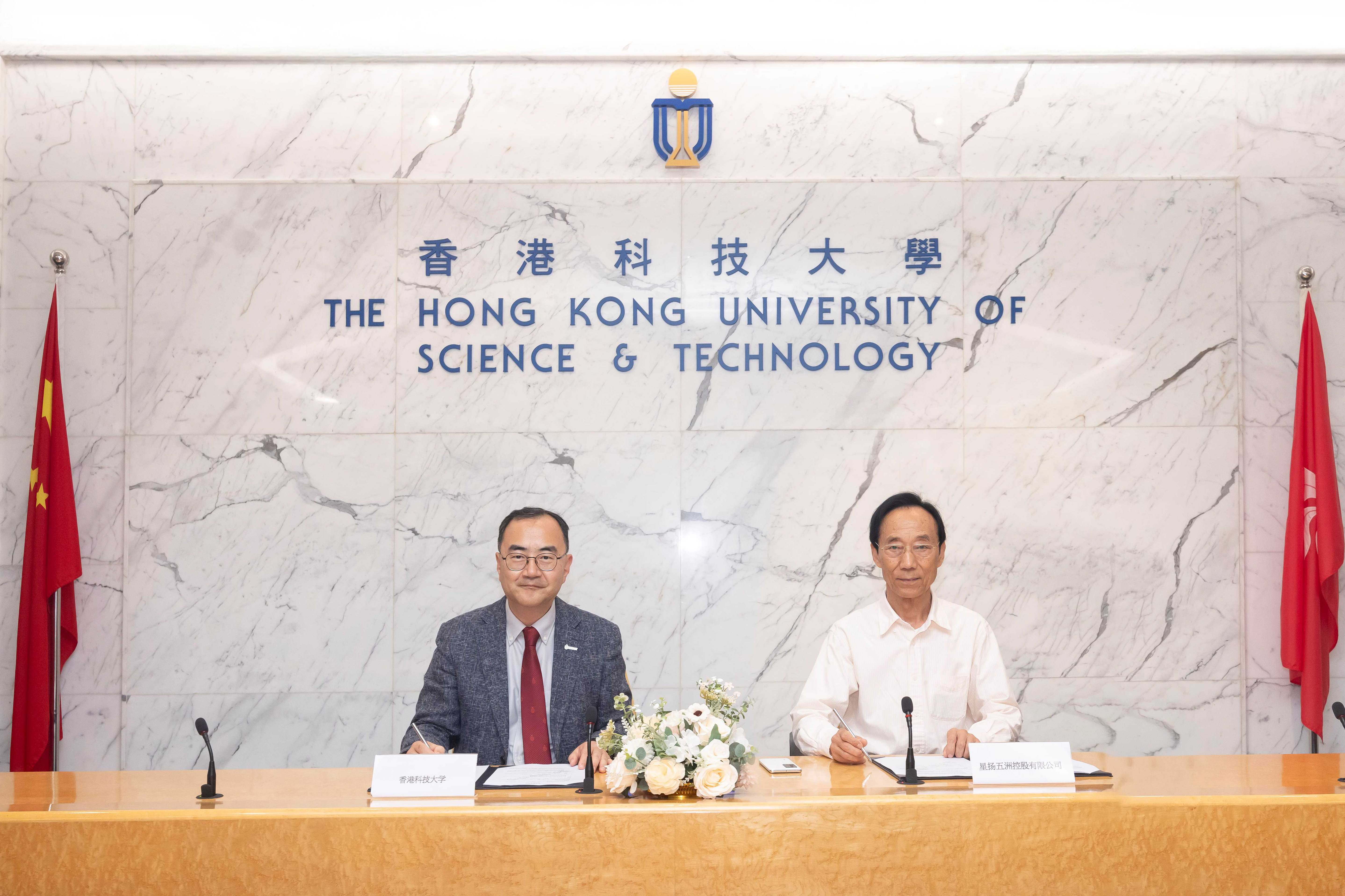 The project is supported by initial funding from Stellar Rise Global Holdings Limited (Stellar Rise). A signing ceremony for the official funding agreement was held recently on campus, where Dr. KIM Shin-Cheul (left), CEO of HKUST R and D Corporation Limited and Mr. WAN Sihai (right), Director of Stellar Rise signed on behalf of their respective organizations, marking the launch of collaboration on in-orbit robotics research and applications.