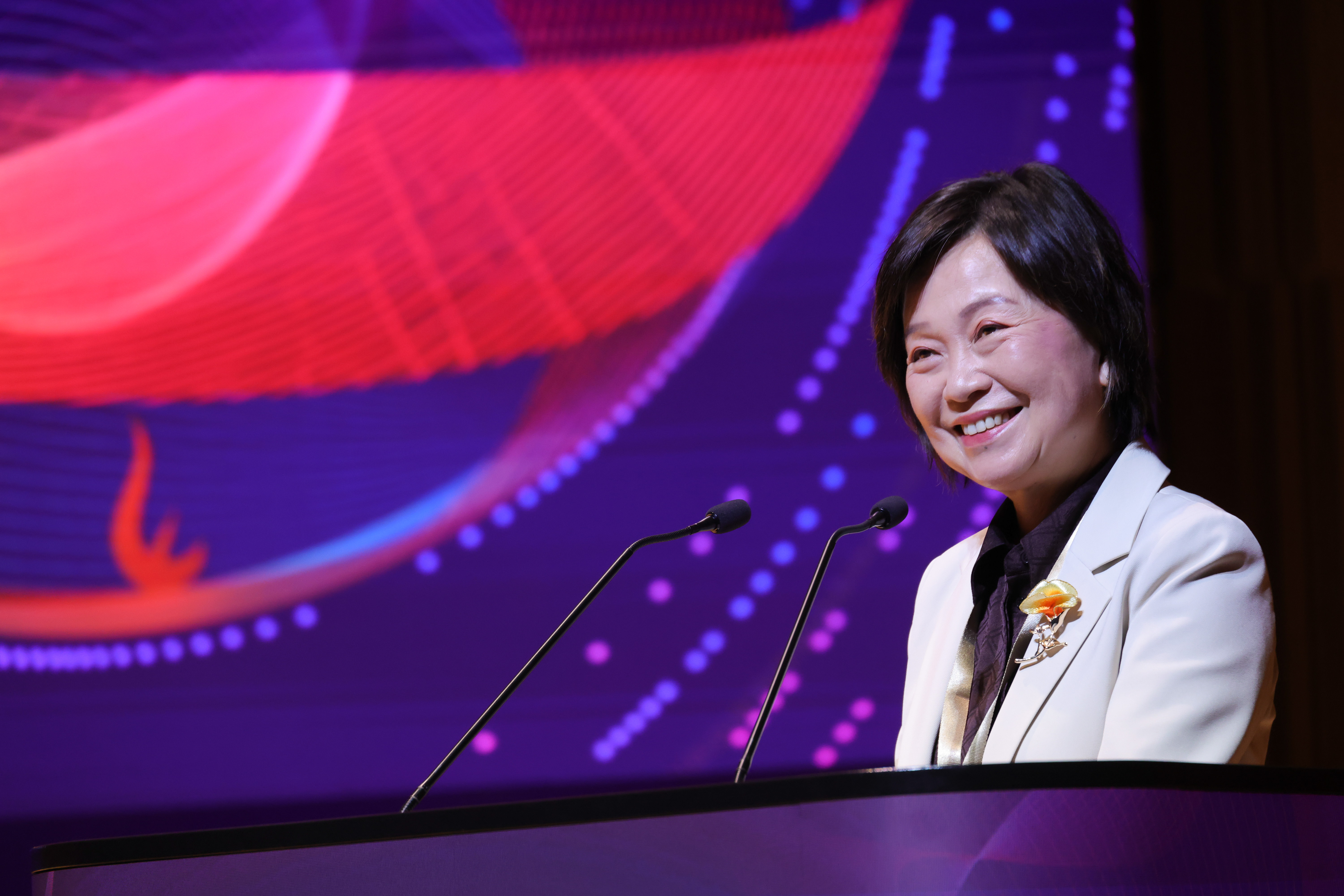 The conference commenced with a keynote address by Dr. CHOI Yuk-Lin, Secretary for Education of the HKSAR Government.