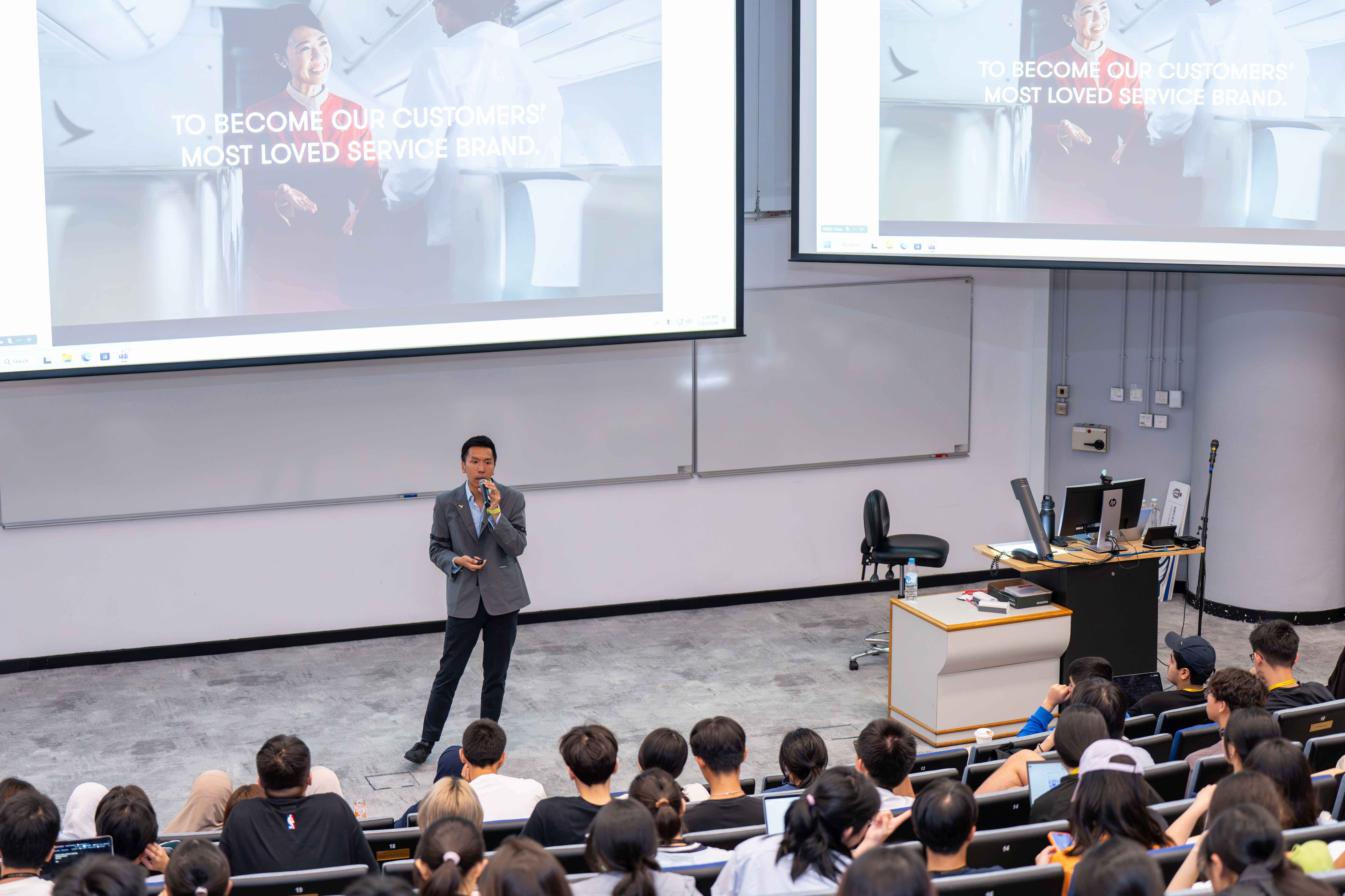 Industry leaders shared real-world business experiences and industry insights during the Executive Talk sessions, inspiring students to explore innovation, leadership, and future opportunities from diverse perspectives.