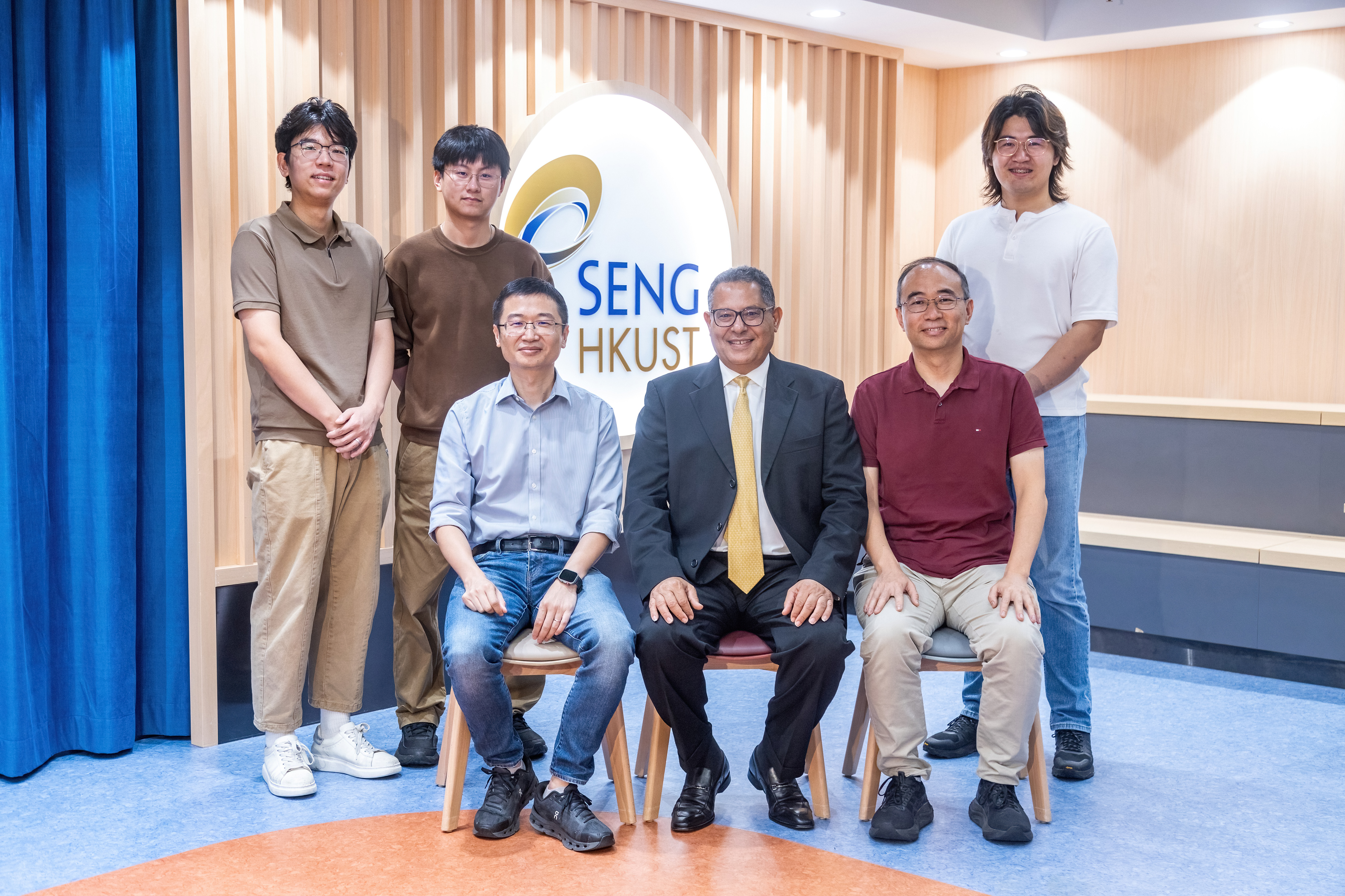 HKUST proposes the “Reasoning-Empowered Task-Oriented Communication" framework, equipping AI agents with autonomous logical reasoning capabilities to determine what information to share, when to communicate, and why information exchange is necessary. The research team includes Prof. Khaled B. Letaief (front row, center), Prof. Zhang Jun (front row, left), Prof. Song Shenghui (front row, right), Dr. Wang Zixin (back row, right), Xie Songjie (back row, first left) and Li Hongru (back row, second left).