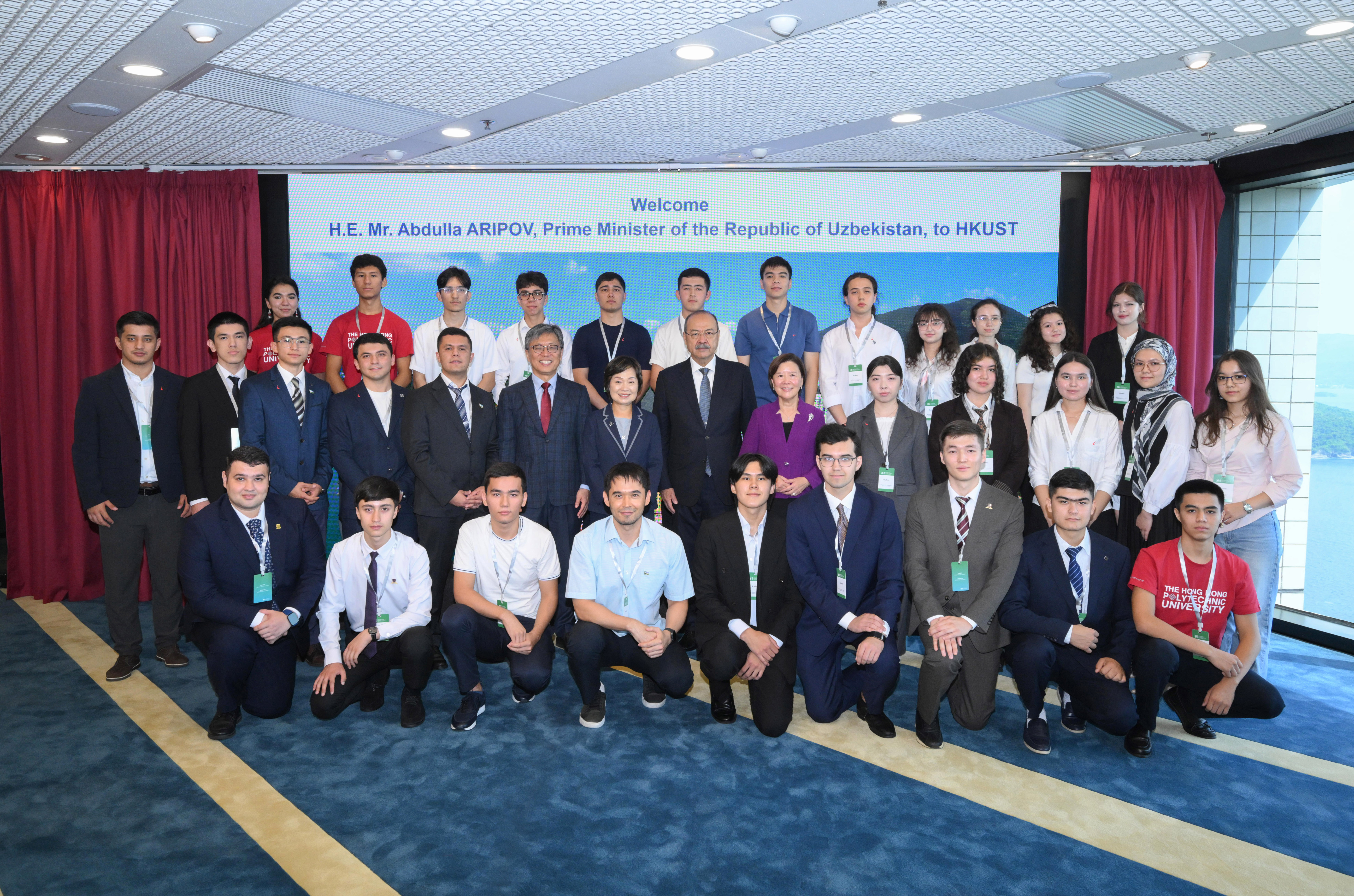 H.E. Mr. Abdulla Nigmatovich ARIPOV, Prime Minister of the Republic of Uzbekistan (seventh right, middle row); Dr. CHOI Yuk-Lin, Secretary for Education of the HKSAR Government (seventh left, middle row); Prof. Harry SHUM, Council Chairman of HKUST (sixth left, middle row); and Prof. Nancy IP, President of HKUST (sixth right, middle row), pose for a photo with students from Uzbekistan during the Prime Minister’s official visit to HKUST.