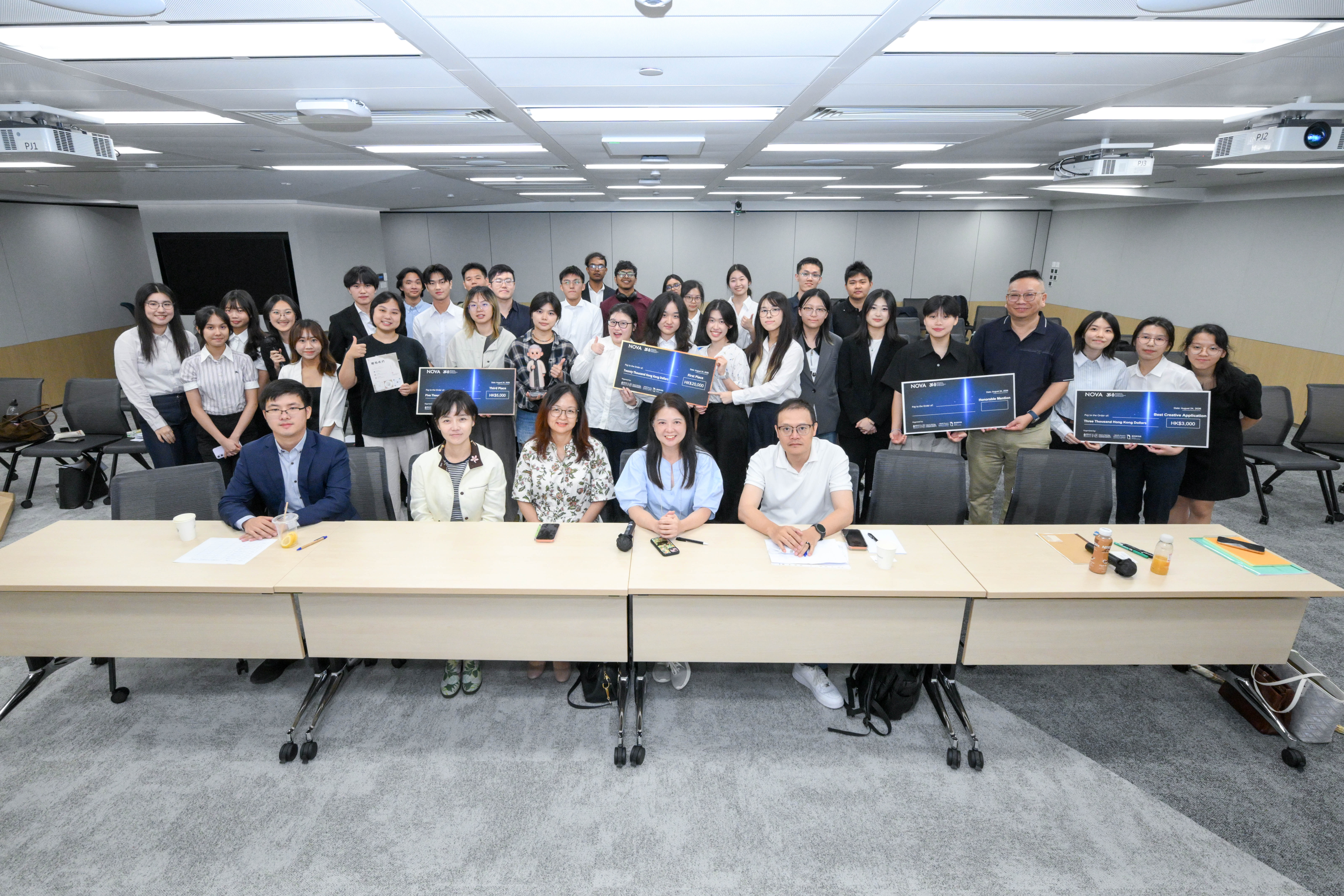Judges and participating students of the Hong Kong edition poses for a group photo.