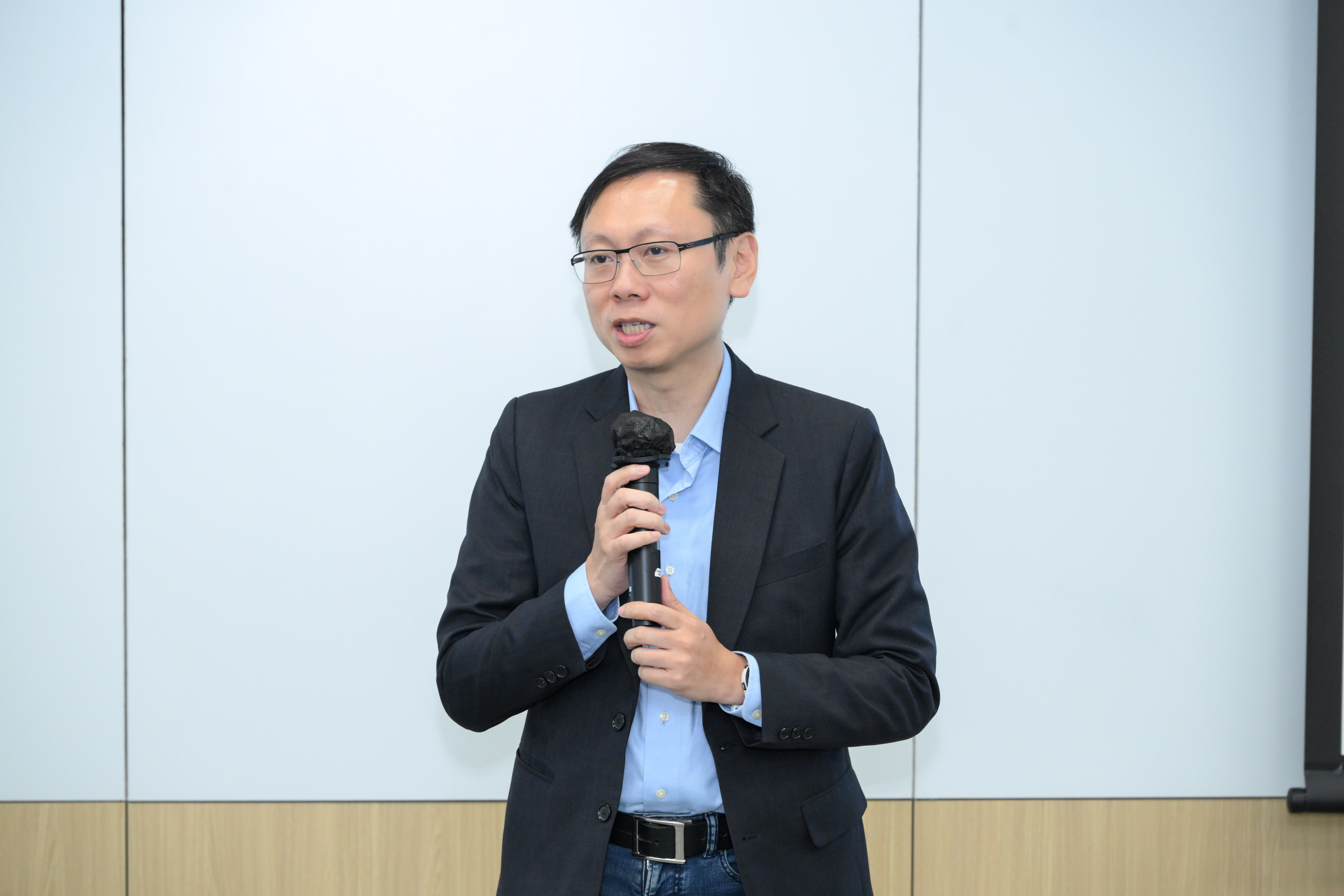 Prof. HUI Kai-lung, Associate Provost (Academic Development) of HKUST and Director of CTBE, delivers an opening speech at the Hong Kong edition.