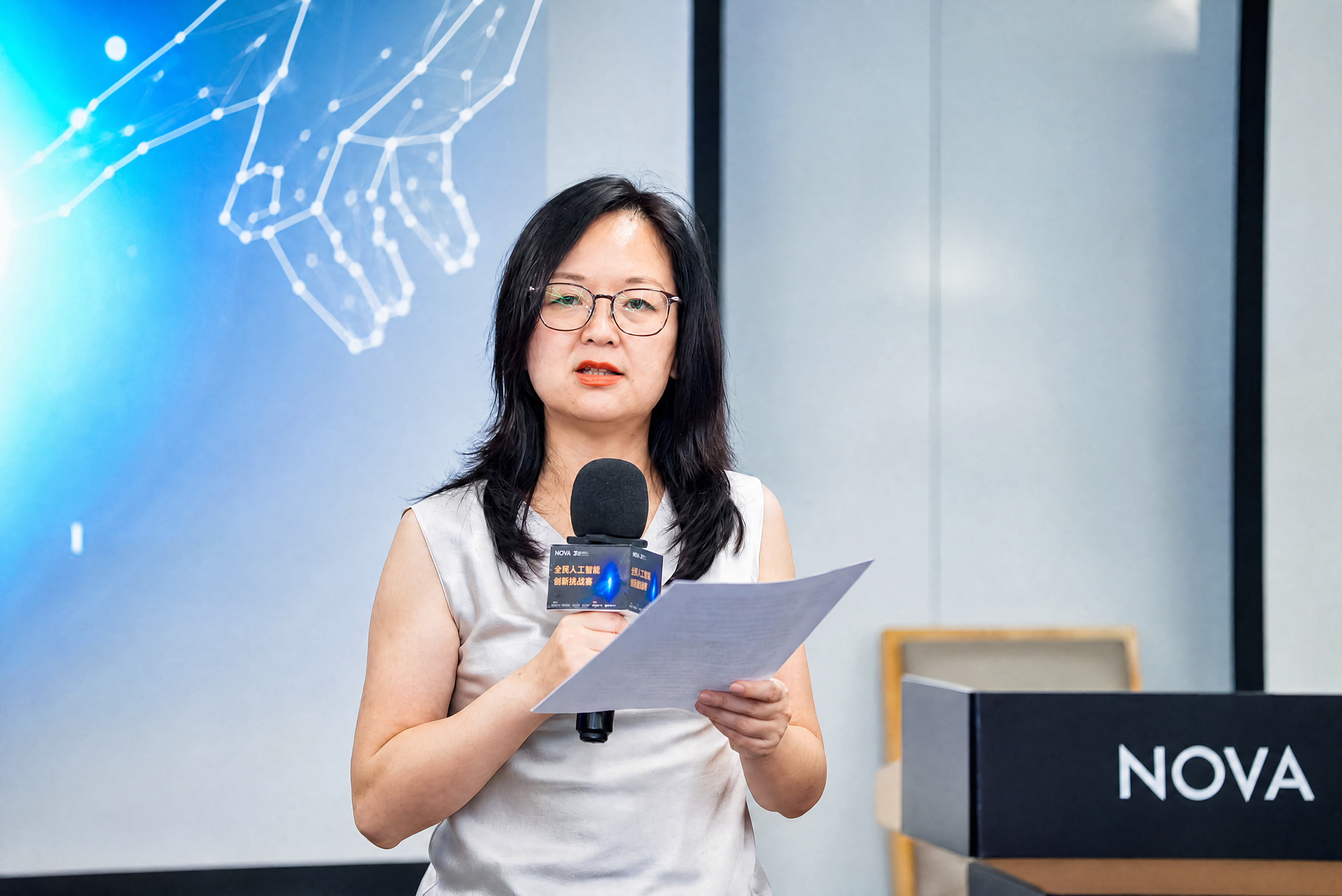 Prof. MENG Zhaoli, Associate Director of CTBE, delivers an opening speech at the Chinese Mainland edition.