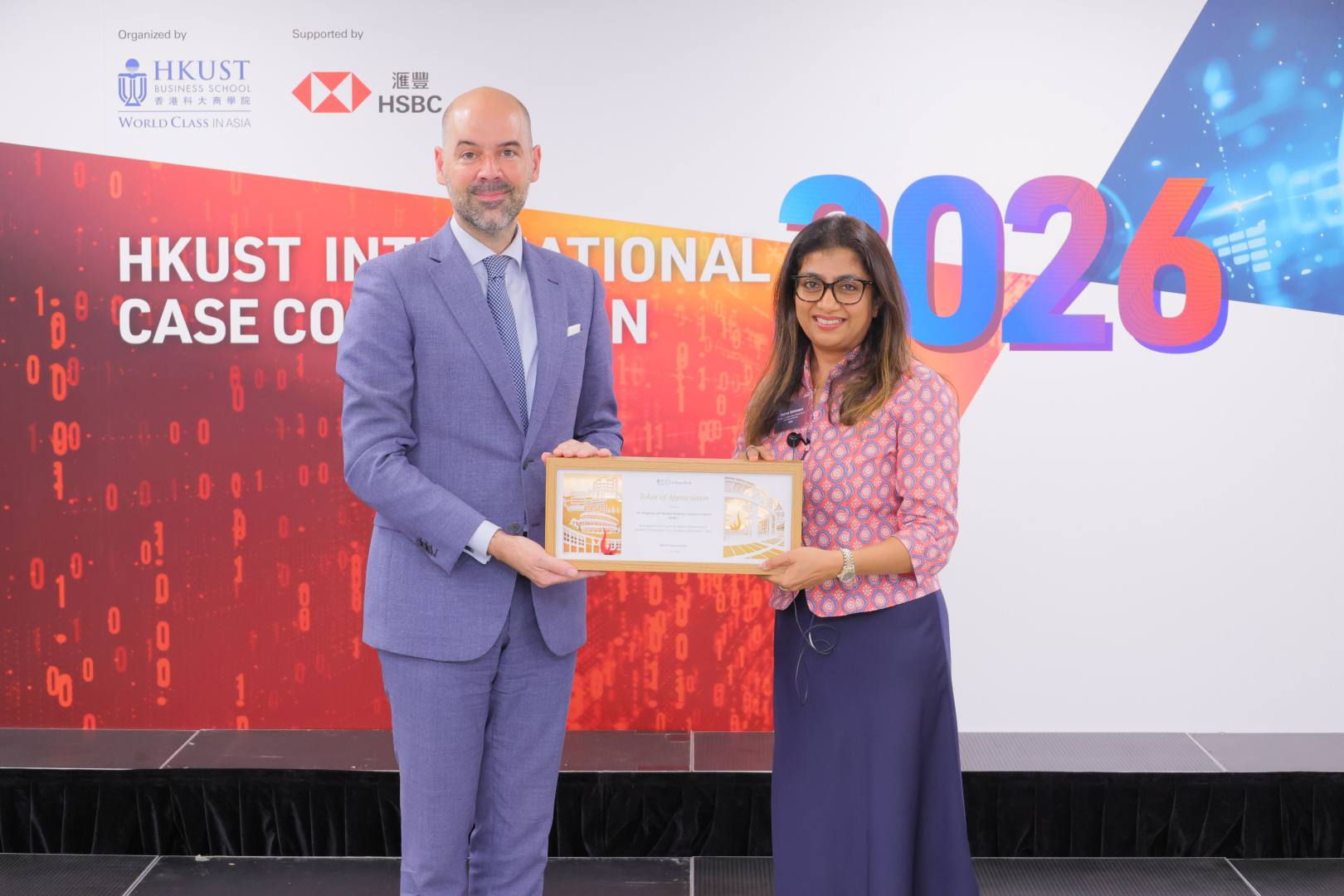 Prof. Frederik ANSEEL, Dean of the HKUST Business School (left) presents a token of appreciation to Ms. Anjana SRINIVASAN, Chief Administrative Officer Asia & Middle East & COO Asia International Markets, HSBC in recognition of HSBC's support for HKICC.