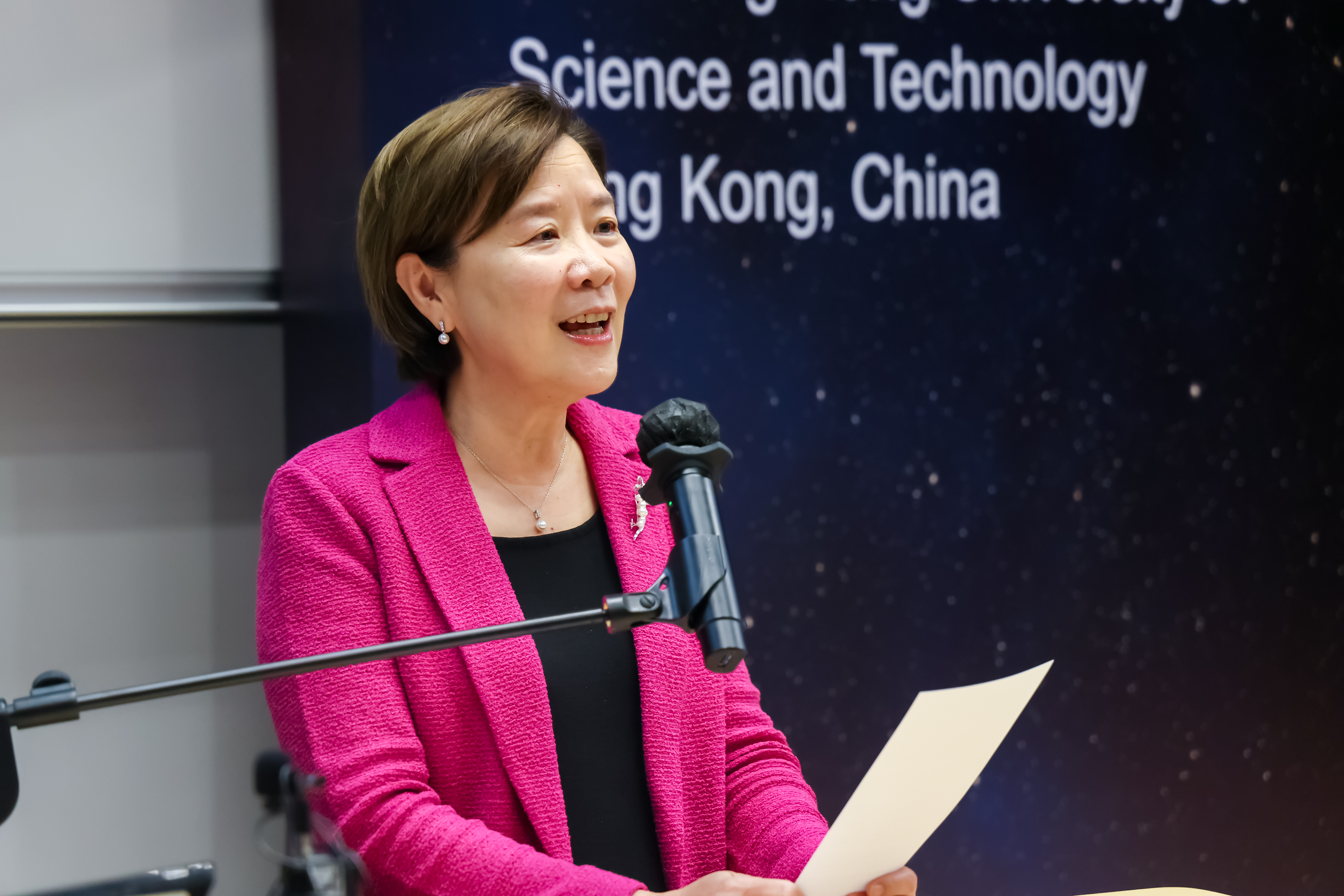 科大校长叶玉如教授在会议上致开幕辞。