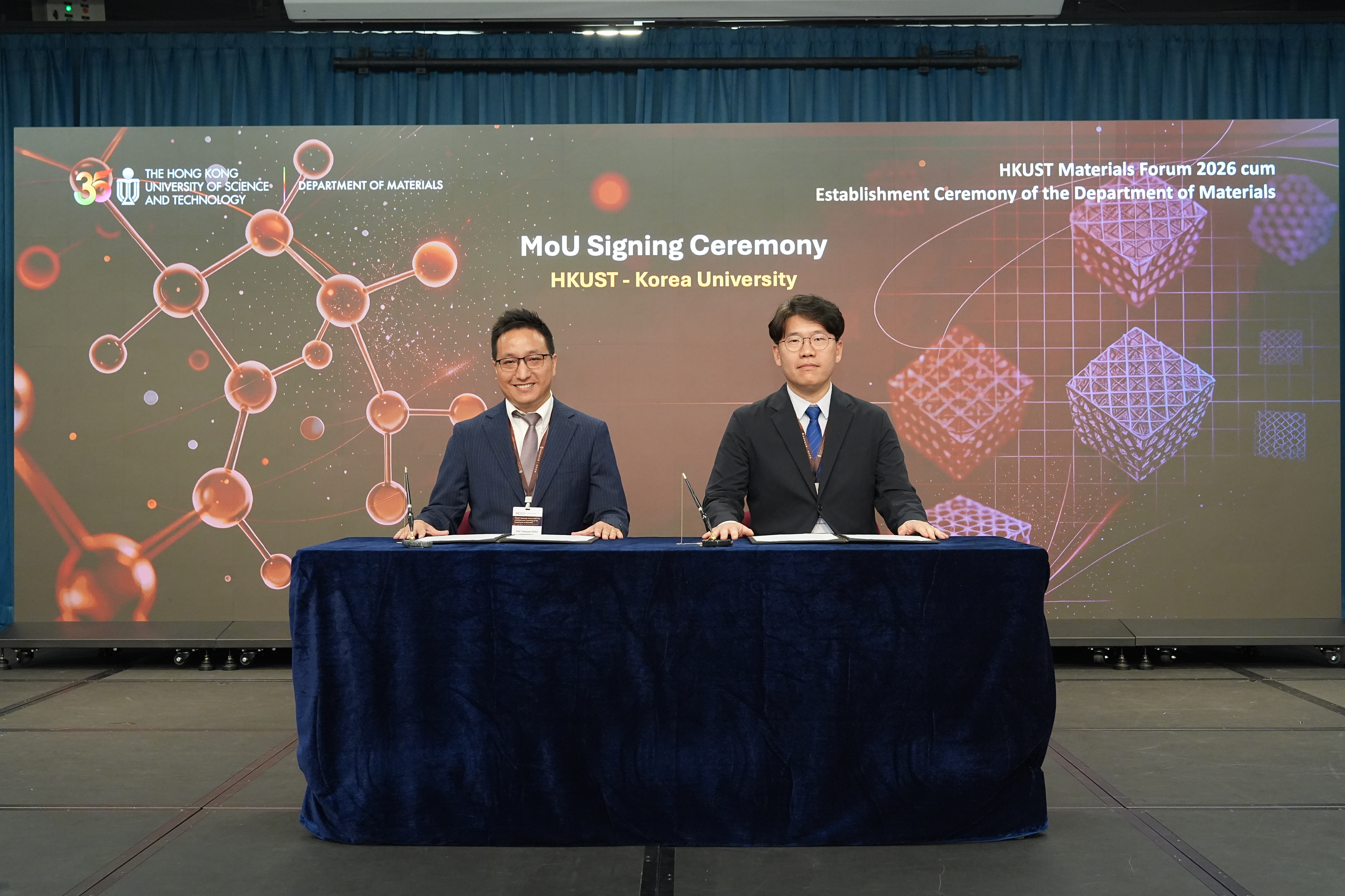 科大材料学系署理系主任周圆圆教授（右）与高丽大学签署合作备忘录。