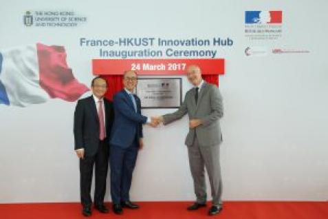 (From left) HKUST Dean of Engineering Prof Tim Cheng Kwang-ting, HKUST President Prof Tony F Chan and Consul General of France in Hong Kong & Macau Mr Eric Berti unveil the plaque of the France-HKUST Innovation Hub.