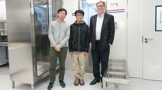 Prof. George SMOOT (first right) and HKUST students under his supervision