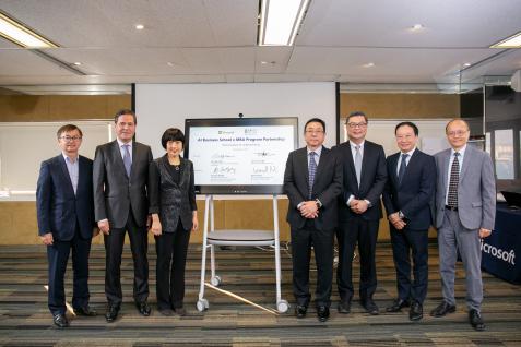The signing ceremony is witnessed by Dr. David CHUNG Wai-Keung (first from left), Under Secretary for Innovation and Technology of the HKSAR Government; Mr. Alain CROZIER (second from left), Corporate Vice President, Chairman and CEO of Microsoft Greater China Region; and Prof. Lionel NI (fourth from right), Provost of HKUST. 