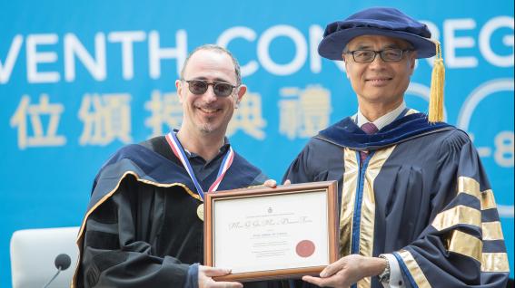 Prof. Groves’ (left) longstanding commitment to student learning and dedication to improving and innovating educational processes have earned him HKUST’s Michael G Gale Medal for Distinguished Teaching this year. 