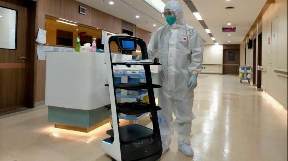 The autonomous delivery robot delivers food and necessities to isolated patients and minimizes the risk of cross-infection from human contact.