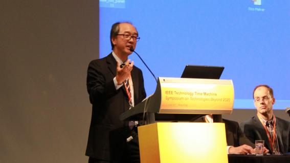  HKUST President Tony F Chan sharing at the Symposium's 'Global R&amp;D Leaders' panel discussion.