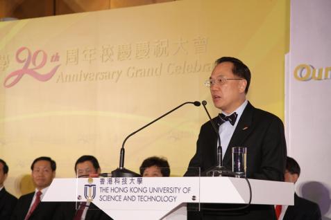  Mr Donald Tsang congratulates HKUST on its 20th Anniversary