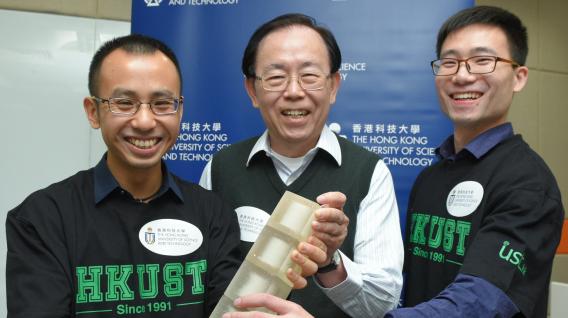  Prof Sheng Ping(Middle) and his research team members Dr Ma Guancong(Left) and Mr Fu Caixing(Right)