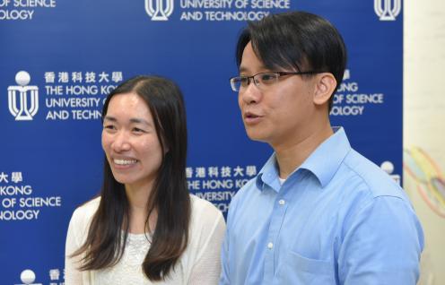  香港耀能协会罗怡基纪念学校郑文辉老师(右)及张静茵老师(左)认为：「同学除了于比赛中学会组装机械，亦能做到彼此共融，发挥所长，透过分工合作，解决困难。」