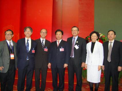  Professor Tony F Chan, HKUST President (third from left), Mr Wan Qingliang, Party Secretary and Mayor of Guangzhou Municipality (fourth from left) and other guests at the ceremony.