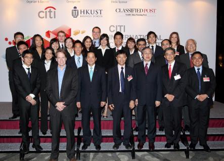  The 4 finalist teams and their faculty advisors pose with Dean Leonard Cheng (1st row, center), Mr Shengman Zhang, Citi Country Officer for Hong Kong (1st row, 3rd from left), Mr Eri Ip, Executive Director, Hutchison Port Holdings (1st row, 3rd from right)