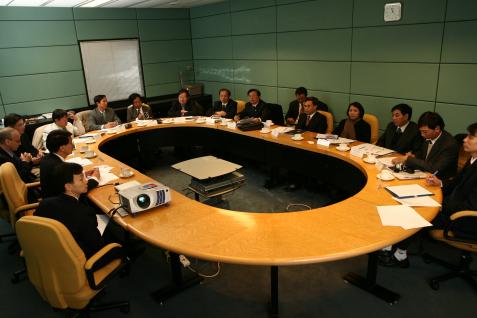 越南高層訪問團與科大管理層討論建設頂尖學府的經驗