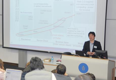 栄 滕 稔 博 士 分 享 流 动 多 媒 体 在 日 本 的 最 新 应 用 情 况 及 展 望 流 动 网 络 的 未 来 发 展 。