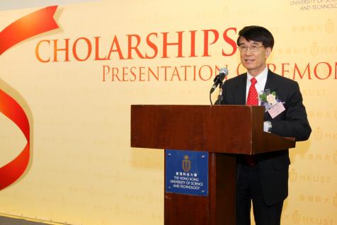  科 大 校 长 朱 经 武 感 谢 奖 学 金 捐 赠 者 的 支 持 并 赞 扬 奖 学 金 得 主 的 杰 出 表 现 。