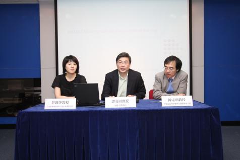 Announcing the results of the HKUST Graduate Employment Survey are (from left) Prof Angela Ng, Prof Tam Kar Yan and Prof Chan Chi Ming.	