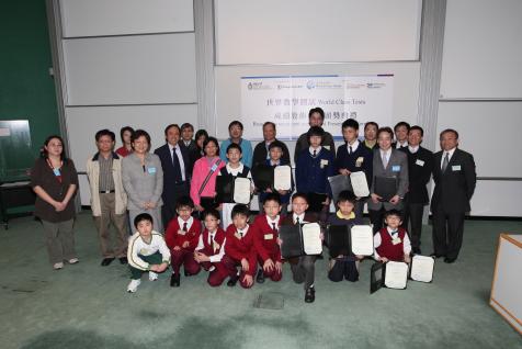 Winning students, their parents and school representatives, and HKUST staff at the award presentation.	