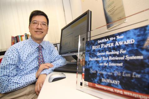 Picture shows HKUST Professor in Computer Science and Engineering Dik Lun Lee with the DASFAA 10+ (Database Systems for Advanced Applications) Best Paper Award 2009	