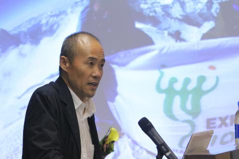 王 石 教 授 分 享 了 他 的 成 功 之 道 和 攀 登 珠 峰 體 驗 。	