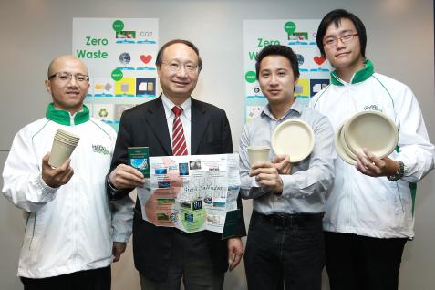 Prof Joseph Kwan (2nd from left) and Mr Calvin Kwan (2nd from right) and HKUST Green Ambassadors with an HKUST sustainability calendar, and cups and plates that can be composted	