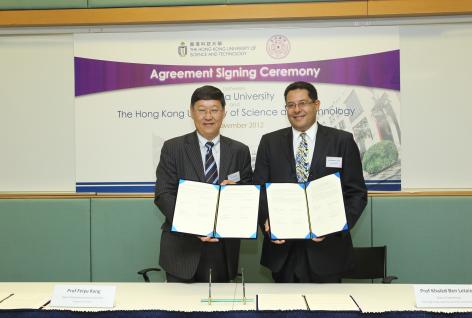 HKUST Dean of Engineering Prof Khaled Ben Letaief (right) and Dean of Graduate School at Shenzhen, Tsinghua University Prof Feiyu Kang sign the agreement at HKUST.