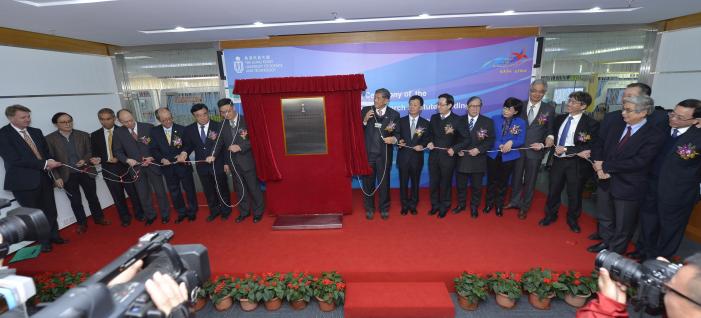  Officiating guests at the plaque unveiling ceremony. (4th to 9th from left) Mr Ian Fok, Chairman of the Board of Directors of the Nansha IT Park; HKUST President Prof Tony F Chan; Mr Ding Hongdou, Member of Standing Committee of Guangzhou Municipal Communist Party and Party Secretary of Nansha District; Prof Li Lu, Director of the Department of Educational, Scientific and Technological Affairs, Liaison Office of the Central People’s Government in the HKSAR; HKUST Acting Council Chairman Mr Martin Y Tang,  Mr Ma Linying, Director of Office of Hong Kong, Macau, and Taiwan Affairs, Ministry of Science and Technology and (7th from right) Mr Timothy Fok, Chairman of Fok Ying Tung Group.