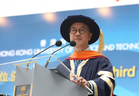  President Prof Tony F Chan congratulates the graduates.