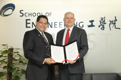  Prof Khaled Ben Letaief, HKUST Dean of Engineering (left) and Prof Vincent Poor, Dean of the School of Engineering and Applied Science of Princeton University, sign the agreement on undergraduate research exchange program.