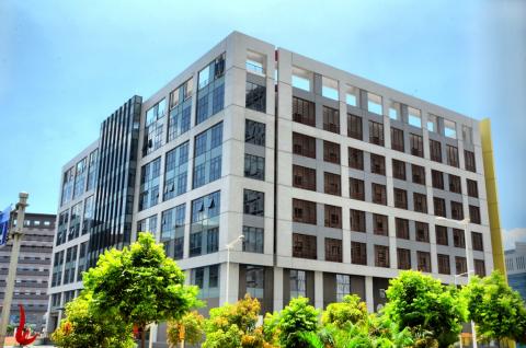 科 大 深 圳 产 学 研 大 楼 正 式 启 用 标 志 着 科 大 在 内 地 的 发 展 进 入 新 里 程 。