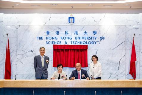  Prof Nancy Ip, Vice-President for Research and Graduate Studies, HKUST (2nd from the left) and Mr Herbert Cheng Jr., Chief Executive Officer of Chiaphua Industries Ltd (2nd from the right) signed the contract for HKUST-CIL Joint Laboratory of Innovative Environmental Health Technologies, with Prof Wei Shyy, Acting President, HKUST (1st from the left) and Mrs Sheilah Chatjaval, General Counsel of Chiaphua Industries Ltd (1st from the right) being the witnesses.