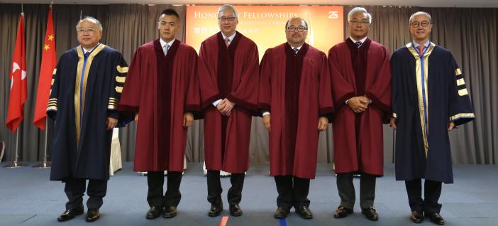  荣誉大学院士颁授仪式上合照：（左起）廖长城先生、劉鸣炜先生、李小羿博士、马墉杰先生、黄达琛先生及陈繁昌教授。