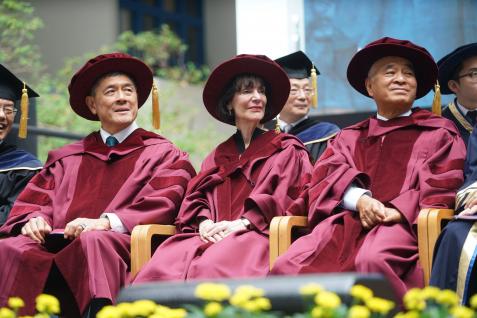  HKUST confers honorary doctoral degrees to (from right) Dr. Henry CHENG Kar-Shun, Prof. Carol DWECK, and Mr. Martin TANG Yue-Nien.
