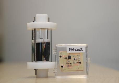  Mini pulsed electric field device invented by HKUST.