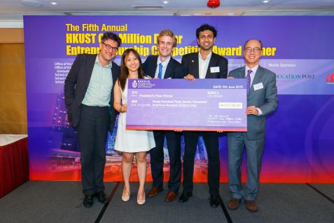  President Tony F Chan (right) presents the award to 2015 HKUST One Million Dollar Entrepreneurship Competition champion Parle, with the president of TiE Mr Iain Reed (first left).