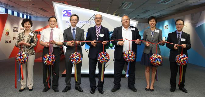  HKUST President Prof Tony F Chan (center) officiates at the opening ceremony of“Transforming Lives: A Library Exhibition for HKUST 25th Anniversary”