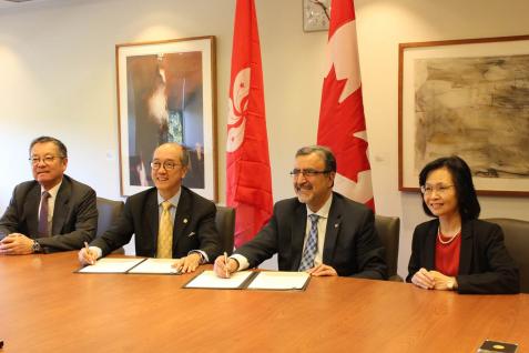  At the signing ceremony: (from left) Dr Eden Woon, Vice-President for Institutional Advancement of HKUST; Prof Tony F Chan, President of HKUST; Prof Feridun Hamdullahpur, President and Vice-Chancellor of the University of Waterloo; Prof Pearl Sullivan, Dean of Faculty of Engineering of the University of Waterloo.